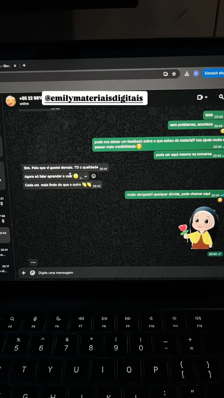 Print de conversa no WhatsApp: cliente diz que gostou demais, que está tudo com qualidade e que cada arte é mais linda que a outra